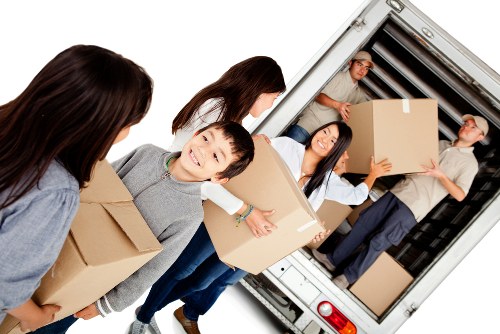 Moving van service for Worcester Park homes and local streets
