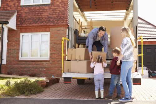 Local moving service planning around Worcester Park access and parking