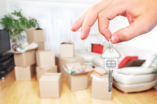 Local moving vehicle serving Worcester Park homes and flats